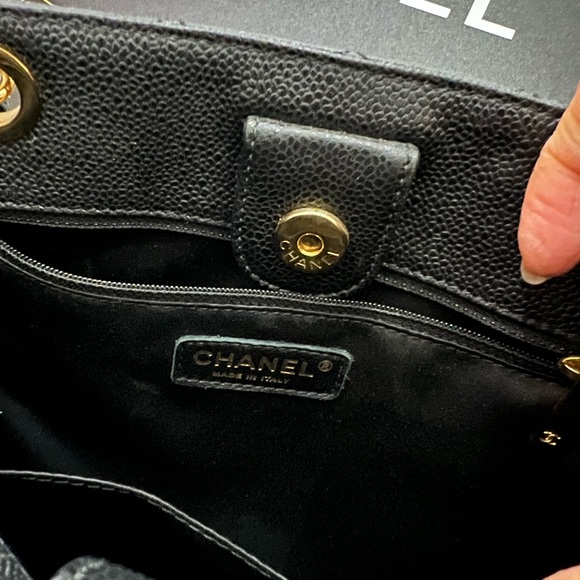 CHANEL Bag. 100% Authentic - Picture 13 of 14